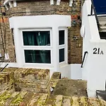 2 Bedroom Flat With Garden