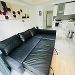 2 Bedroom Flat With Garden