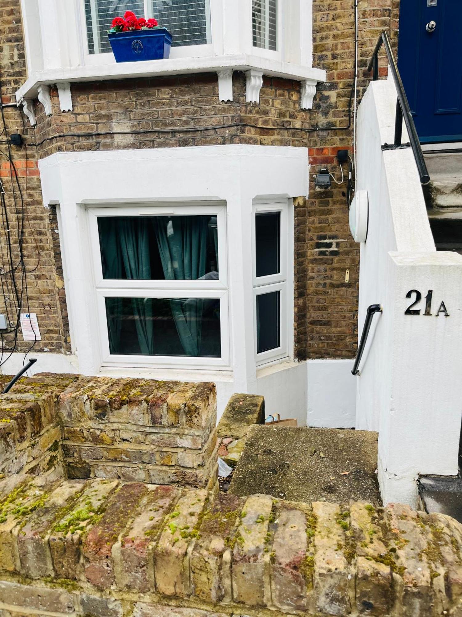 2 Bedroom Flat With Garden Apartment