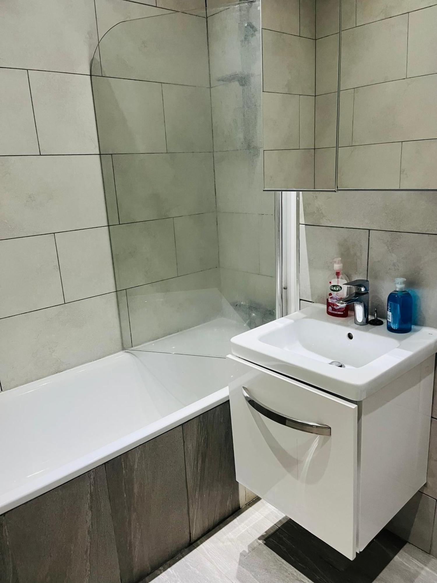 2 Bedroom Flat With Garden Apartment *