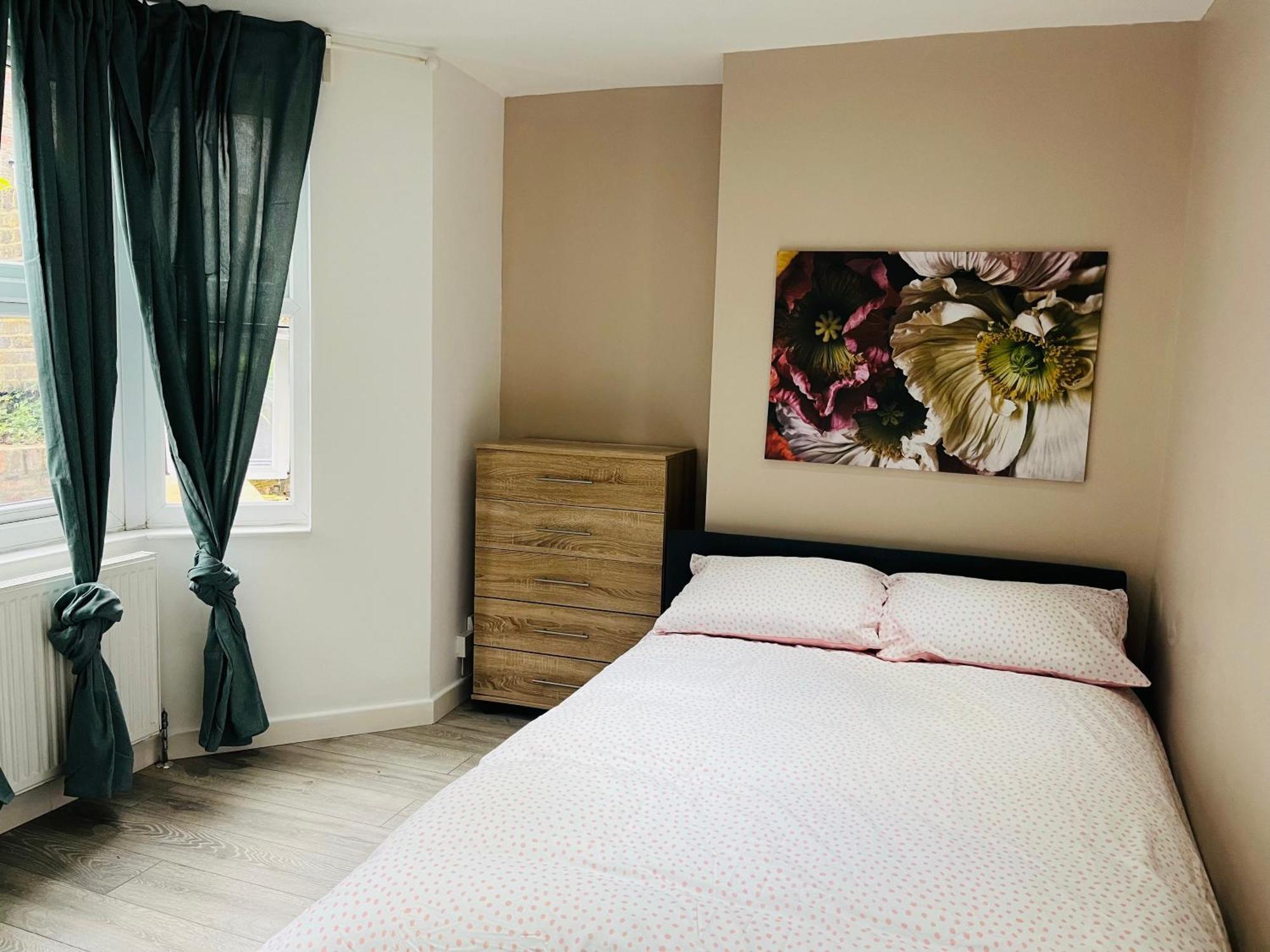 2 Bedroom Flat With Garden London