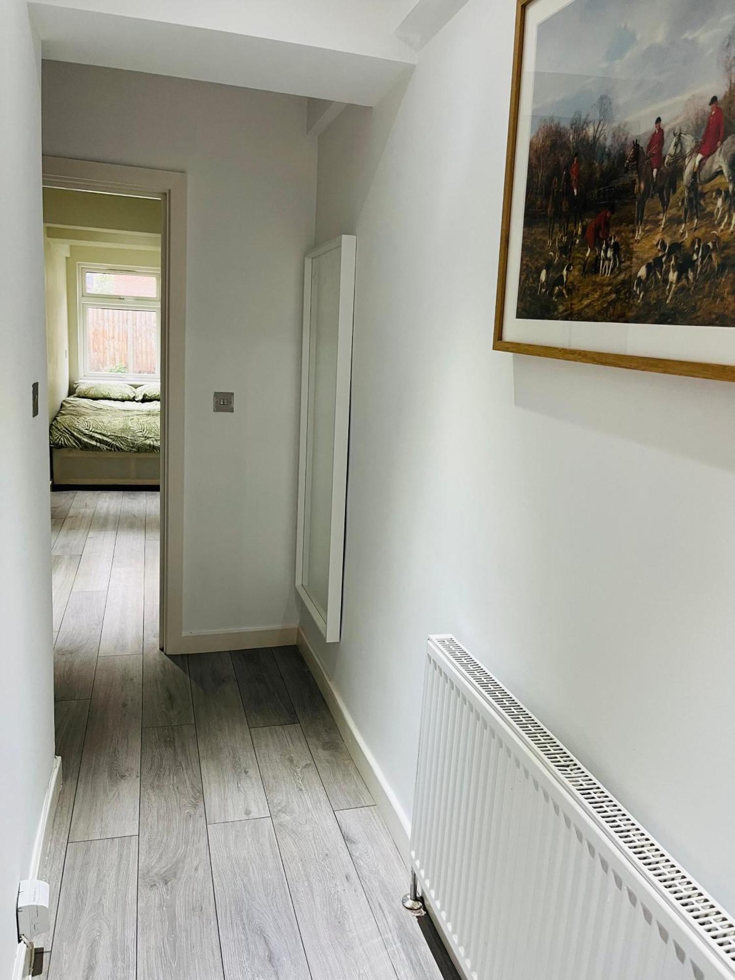 Apartment 2 Bedroom Flat With Garden London
